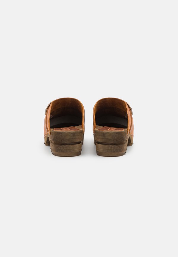 MARIA OPEN - Clogs - cognac3