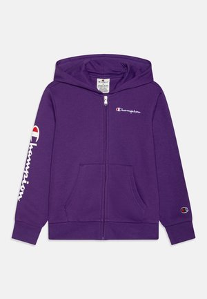 Felpa con cappuccio viola con zip realizzata in misto cotone e poliestere. Presenta tasche frontali, logo ricamato sul petto e dettagli con logo lungo la manica.
