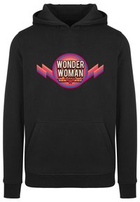 Čierna mikina s kapucňou s kruhovým logom "Wonder Woman" a farebnými akcentami v červenej, ružovej a modrej, a prednou klokankou.