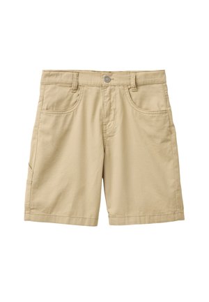 Beige knielange Shorts mit Fronttaschen, Knopfverschluss, Gürtelschlaufen und einer Seitentasche am linken Bein.