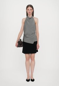 CLOSED HALTER NECK - Camicetta - led grey