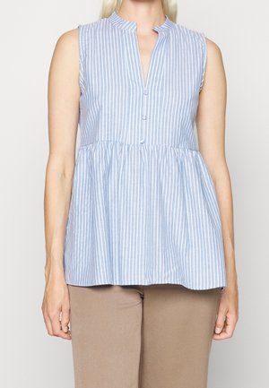 Blå og hvid stribet ærmeløs top med kinesisk krave og knaplukning; tætsiddende liv med flared peplum-hem.