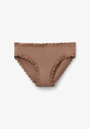 Bruine katoenen slip met geschulpte kanten rand rond de taille en beenopeningen; zachte textuur en naadloos ontwerp.