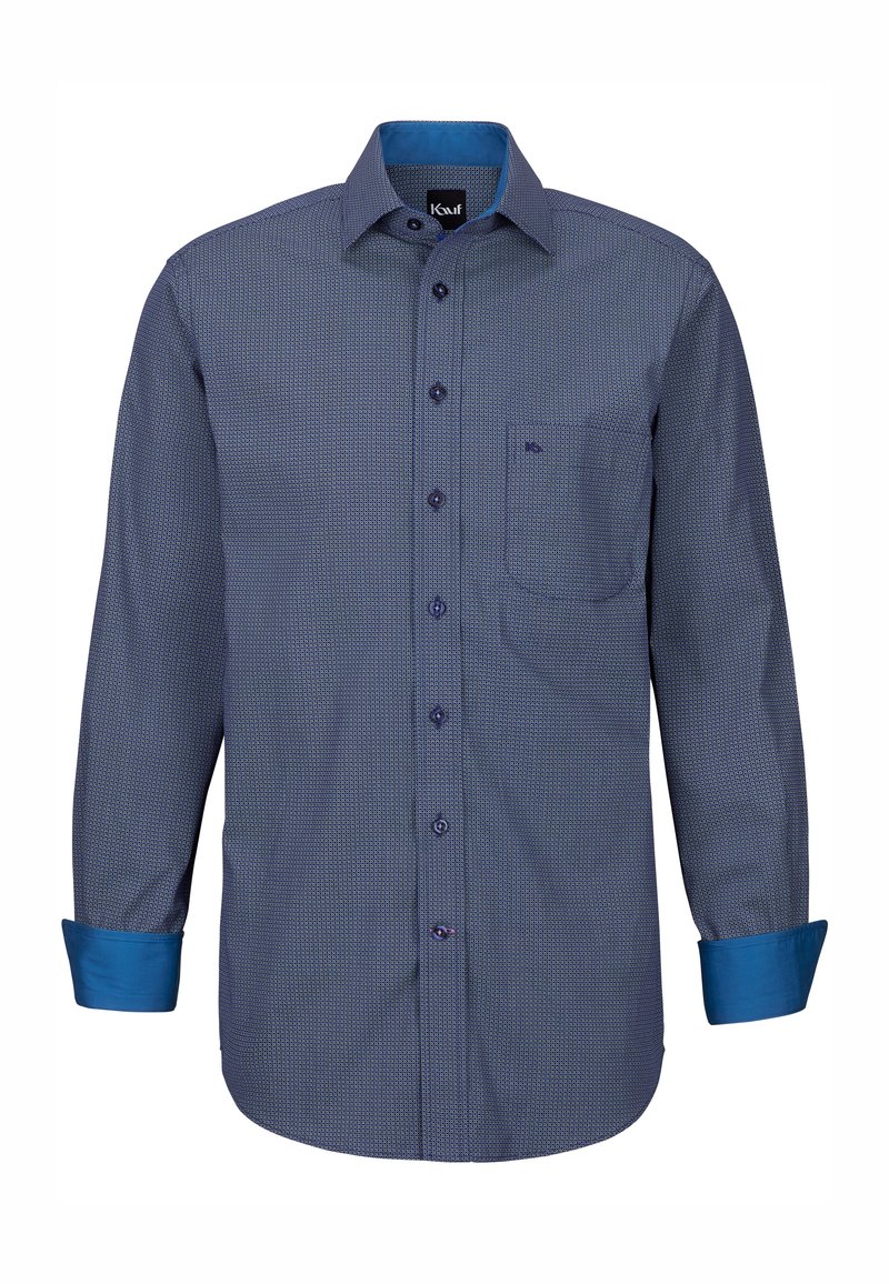 Camicia a maniche lunghe a quadretti blu con colletto e polsini blu uniformi, taschino singolo sul petto e chiusura con bottoni.