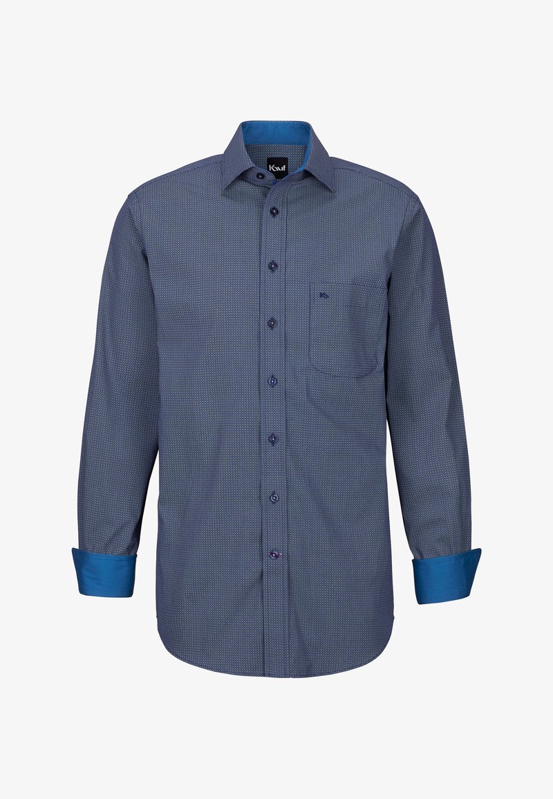 Camicia a maniche lunghe a quadretti blu con colletto e polsini blu uniformi, taschino singolo sul petto e chiusura con bottoni.