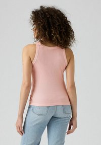Levi's® ESSENTIAL RACER  - Linne - garment dye fa