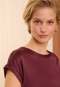Love & Roses REGULAR FIT - Apdrukāts T-krekls - red