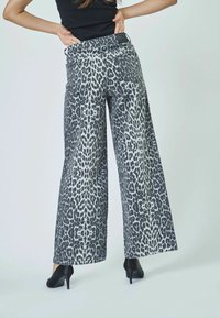 Wide-leg jeans in a gray and white leopard print, featuring a jeans-style back with pockets and a medium-rise waistband.