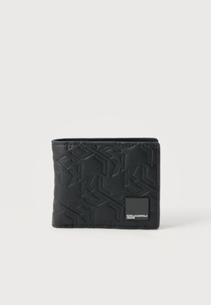 Portefeuille en cuir noir avec motif géométrique texturé et une petite plaque rectangulaire avec le logo Karl Lagerfeld Jeans en bas à droite.