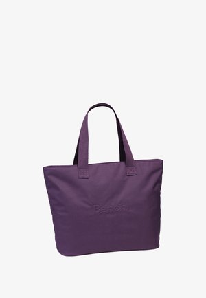 Sac fourre-tout violet en tissu résistant avec deux poignées plates et logo "Bench." en relief à l'avant. Forme rectangulaire simple.