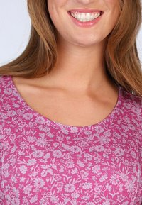 Sorgenfri Sylt LESEDI - Jerseykleid - raspberry