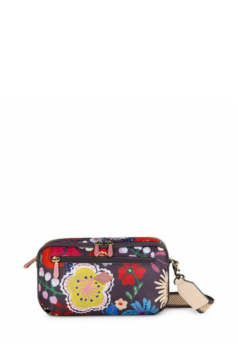 Borsa in tessuto a fantasia floreale con sfondo scuro. Presenta una tasca frontale con zip, doppie zip laterali e una tracolla removibile.