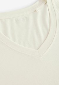 REGULAR FIT -SLOUCH V-NECK - T-shirt med print - ecru