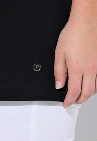 Thumbnail Image 4