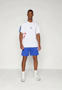 adidas Sportswear TIRO TEE - T-Shirt print - white/pure ruby/semi lucid blue