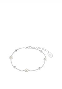 Bracciale d'argento con perle bianche rotonde e piccoli gioielli circolari. Include una chiusura a granchio e una catena di estensione con un'etichetta del logo.