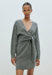 EDITED LORAN - Strickkleid - graumeliert dunkelgrau