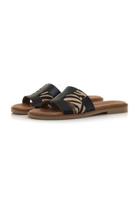 Tongs noires avec un design zèbre sur une sangle en cuir, présentant une semelle plate marron et un design ouvert à l'avant.