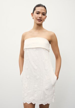 REGULAR FIT - BANDEAU  - Dienas kleita - cream