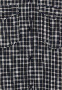 KAIA CHECK - Gombos blúz - sand dark navy