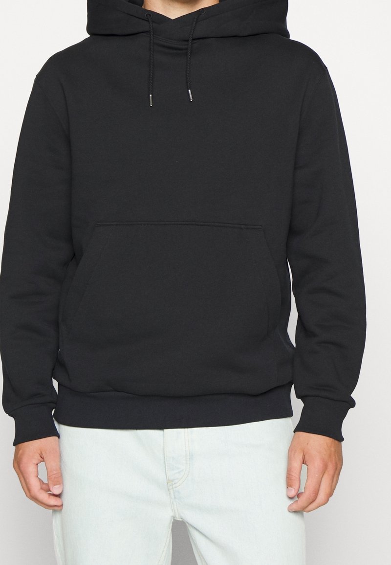 Filippa K Kapuzenpullover - black