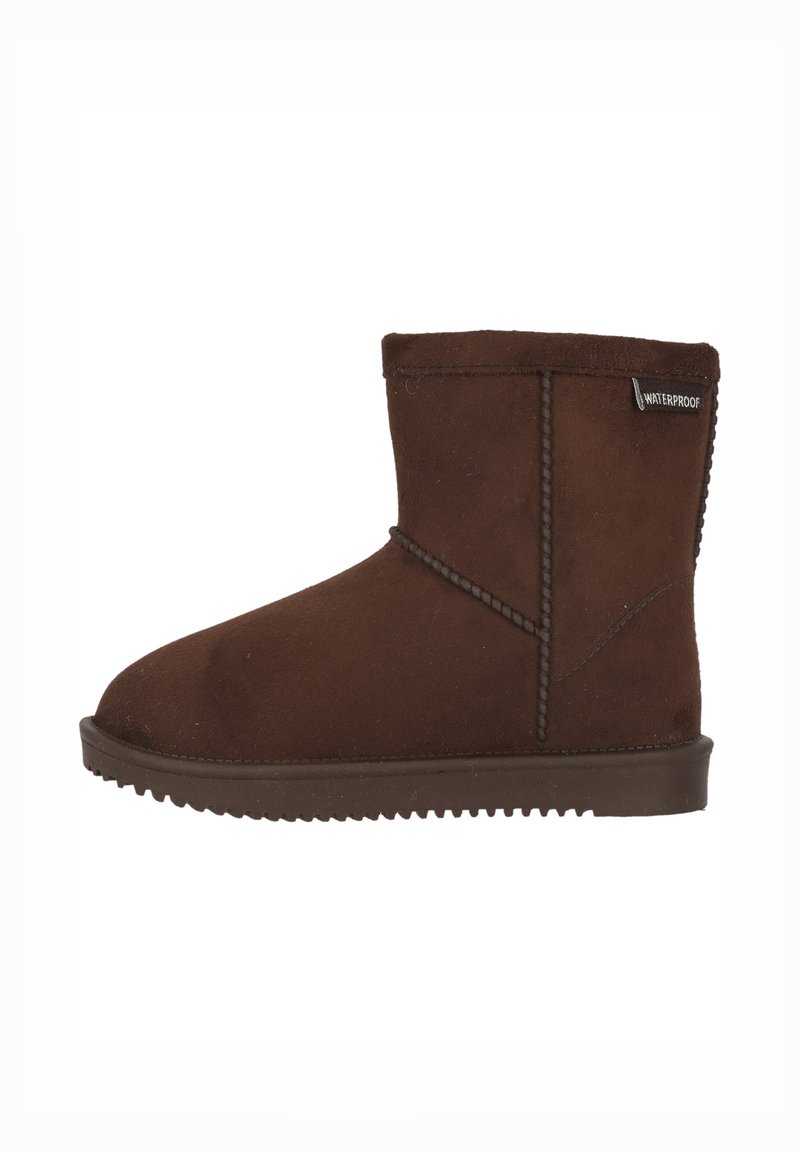 Bruine waterdichte enkelboot van gladde suede, met een ronde neus en een rubberen zool. Voorzien van decoratieve stiksels aan de zijkanten.