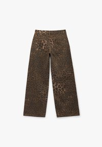 Pantaloni a gamba larga con stampa leopardata in marrone e nero, dotati di vita alta, due tasche posteriori e un tessuto morbido e texturizzato.