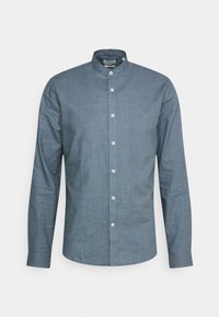 Camicetta blu scuro a maniche lunghe con colletto a band, dotata di una texture sottile, profilo con bottoni sul fronte e design semplice.
