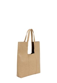 Beige faux læder tote taske med rektangulær form. Har to korte, flade håndtag og en udskæring på siden for nem adgang.
