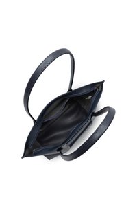 Sac à main en cuir bleu marine avec deux poignées, doté d'un design ouvert et d'un petit compartiment zippé à l'intérieur. Texture lisse avec des coutures contrastées.