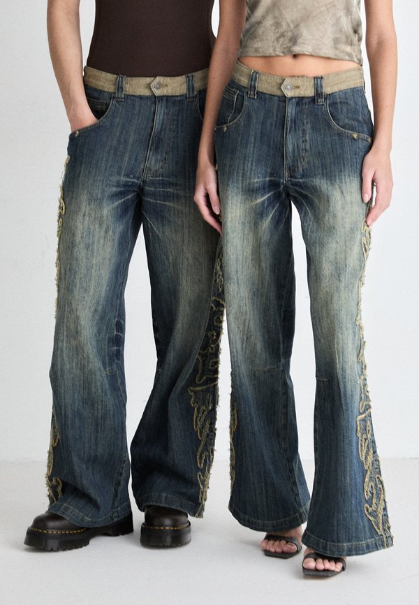 APPLIQUE NEO COLOSSUS UNISEX - Loose Jeans - denim