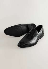 Thumbnail Image 4