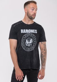 Paradiso Clothing RAMONES PRESIDENTIAL SEAL BAND LOGO SNOW WASH - Print T-shirt - black