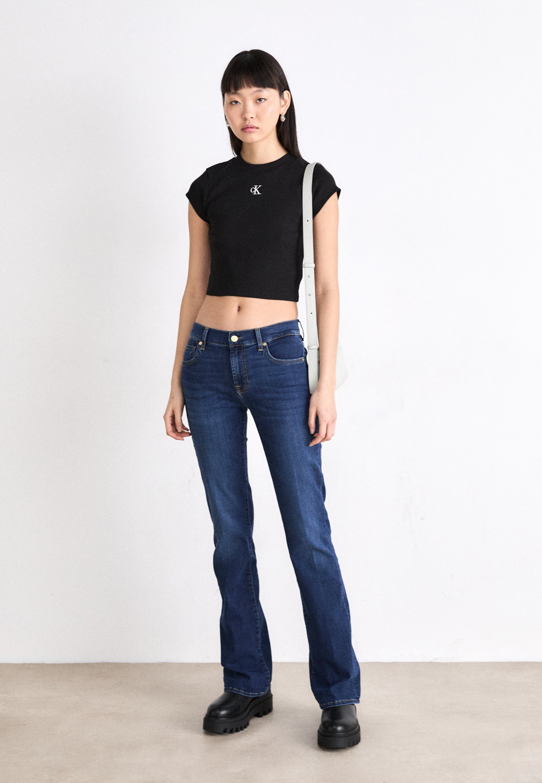 売れ筋商品|||カルバンクライン Tシャツ レディース トップス CROPPED SLIM TEE - Basic T-shirt - black Calvin Klein Jeans カルバンクライン Tシャツ レディース