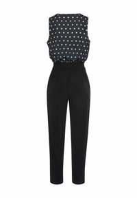 Zwarte jumpsuit met een mouwloos marineblauw bovenstuk met witte stippen, een elastische tailleband en taps toelopende broekspijpen die tot de enkels komen.