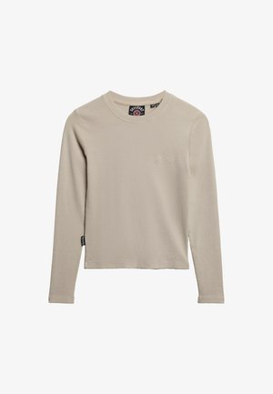 Beige langærmet ribstrikket skjorte med rund hals og subtilt logo på brystet. Har en lige kant og et mærke på sidesømmen.