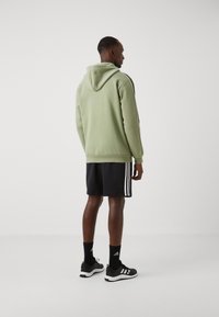 adidas Sportswear ESSENTIALS 3 STRIPES FULL ZIP - Camisola com fecho - tent green/black