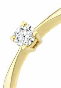 Kultainensormus, jossa on pyöreä, briljanttihionnan timantti, joka on kiinnitetty kuudella prongilla. Rengas on sileä ja kiillotettu, kapenevassa muodossa.