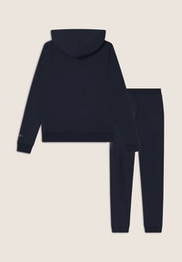 Set di felpa e pantaloni della tuta blu navy. Tessuto in cotone liscio, polsini e orlo a coste, design con cappuccio, vita elastica sui pantaloni. Semplice e moderno.