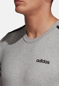 adidas Performance Camiseta estampada - grey