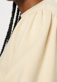 NA-KD Felpa - beige