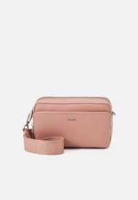 Calvin Klein - MUST CAMERA BAG MONO - Torba čez telo - ash rose mono Miniaturna slika 1