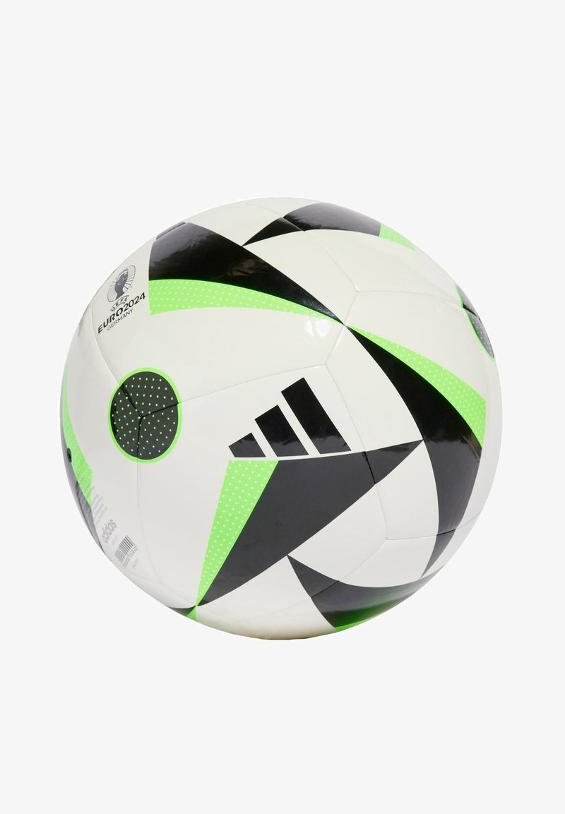 Bílý fotbalový míč s černými a neonově zelenými geometrickými vzory, včetně teček a tvarů. Obsahuje potisk loga UEFA Euro 2024.