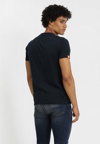 Superdry & Co LABEL VNTGE  - T-shirt z nadrukiem