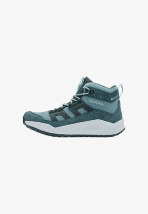 Scarpa da trekking blu e grigia a metà altezza con lacci frontali, suola ammortizzata e tessuto impermeabile Gore-Tex, branding laterale e suola in gomma.