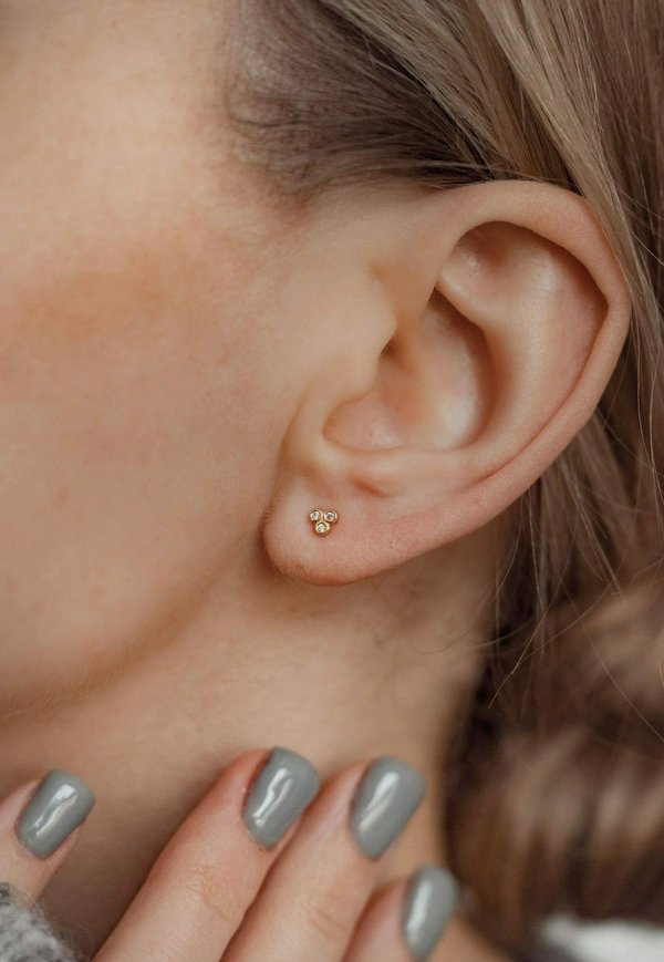 WHITE TRIAD STUD - Ohrringe - goldfarben