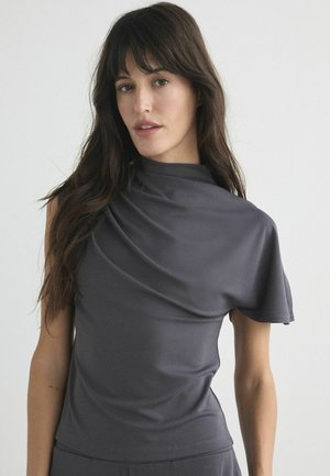 Next, - T-shirt basic