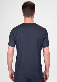 BIDI BADU INSIDE OUT V-NECK - Camiseta deportiva - rot blau