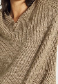 VILA Strickpullover - mottled brown