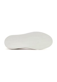 Semelle de sneaker blanche avec un motif de traction en chevrons et une surface lisse, bout arrondi et talon légèrement surélevé.